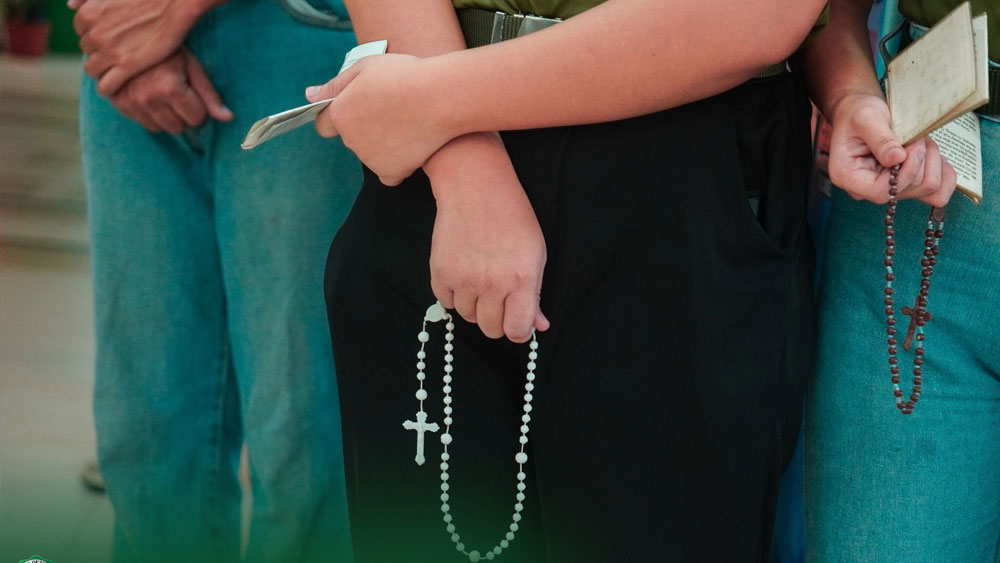 UV Marks Month of the Holy Rosary with Campus-Wide Devotion